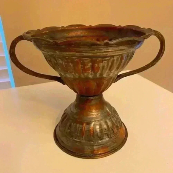 Antique Hand Hammered Copper Urn Bowl Pedestal with 2 Handles - Picture 1 of 11